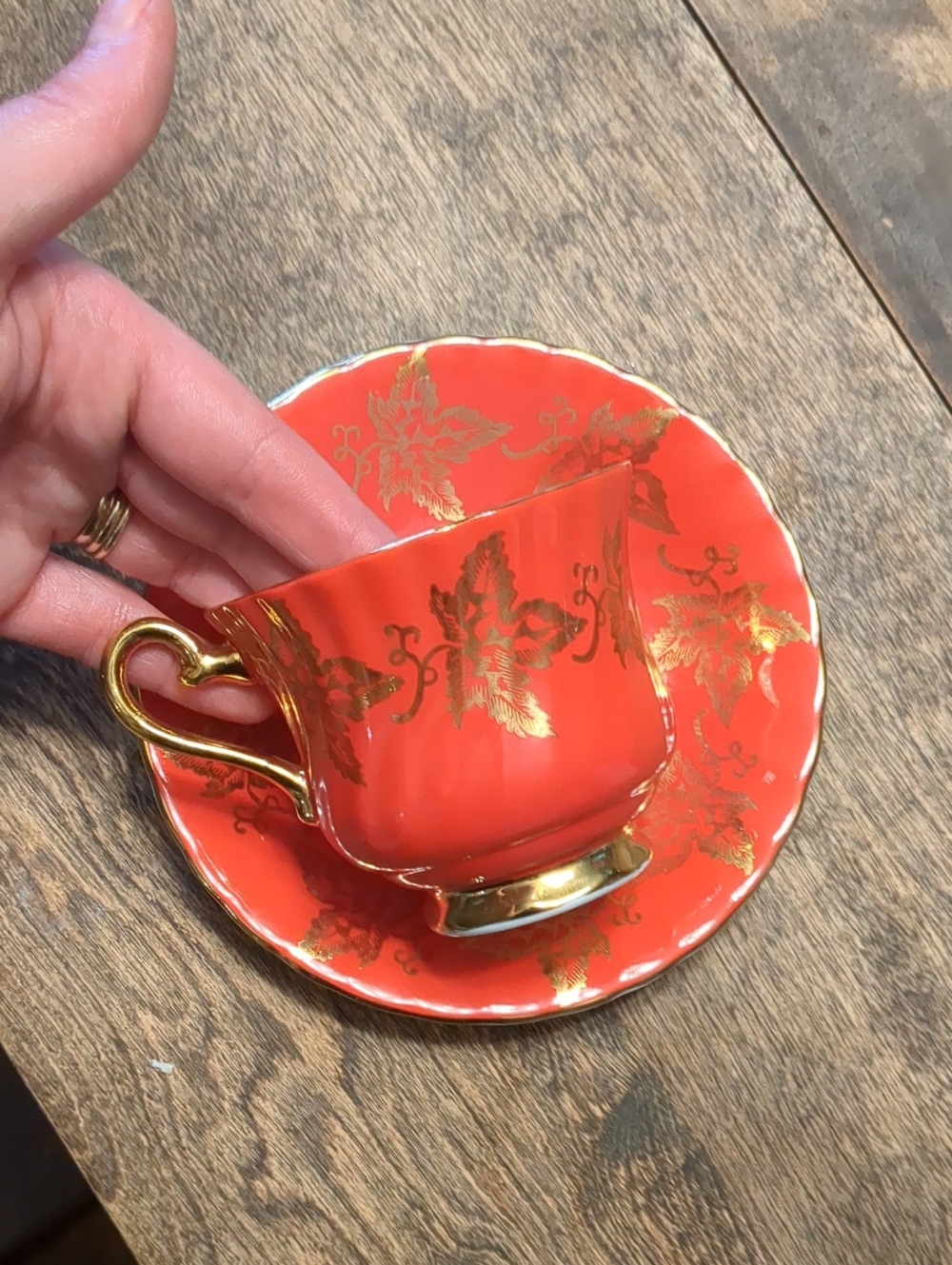 SUTHERLAND H & M BONE CHINA ENGLAND SWIRL TEA CUP & SAUCER RED/GOLD VINTAGE